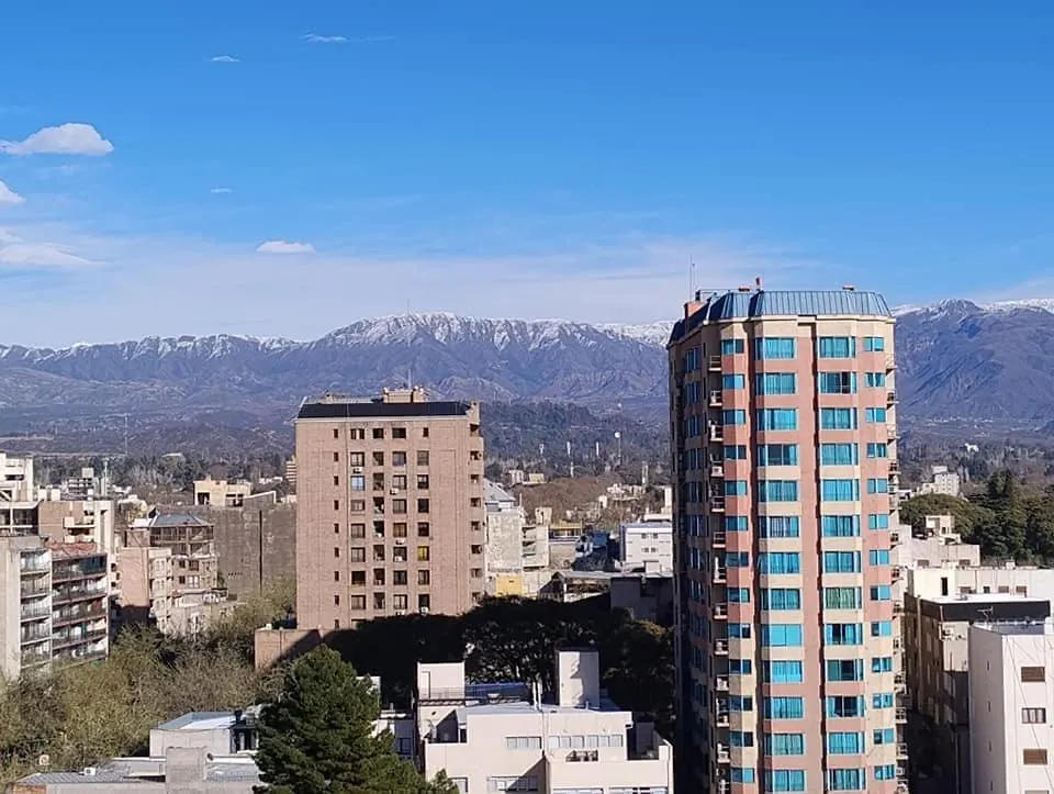 Edificio Presidente Con Cochera Y Terraza Mendoza 0*,